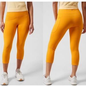 NEW!! Athleta Ultimate Stash II capris